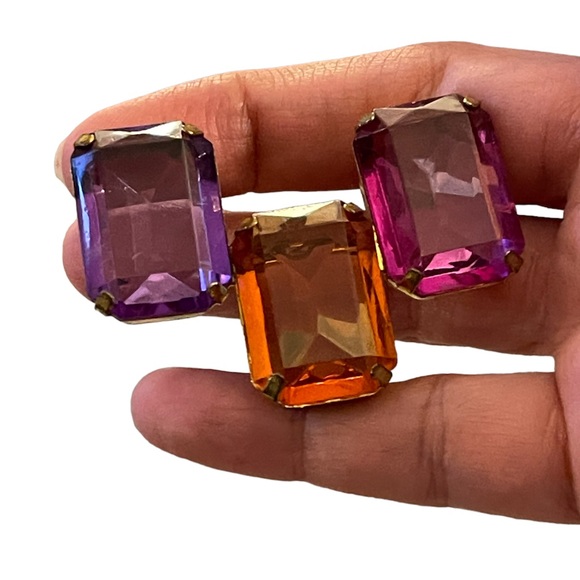 Three color emerald cut lucite gold tone pin brooch - Picture 5 of 9